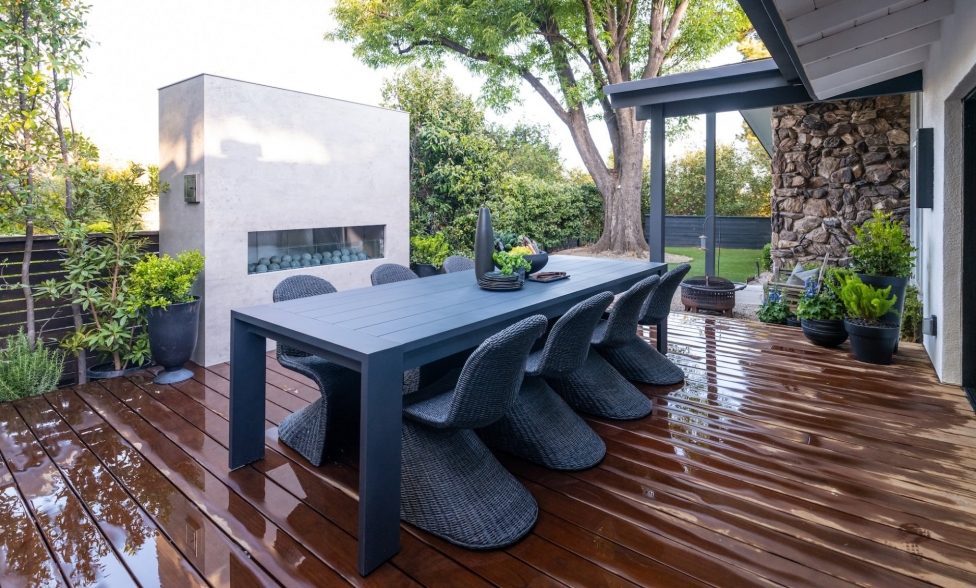 Check out how the property brothers use the kalea bay in celebrity iou